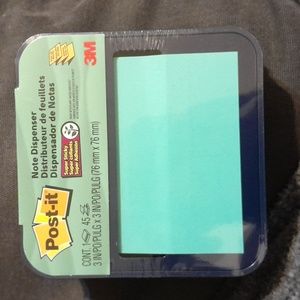 Post-it note dispenser